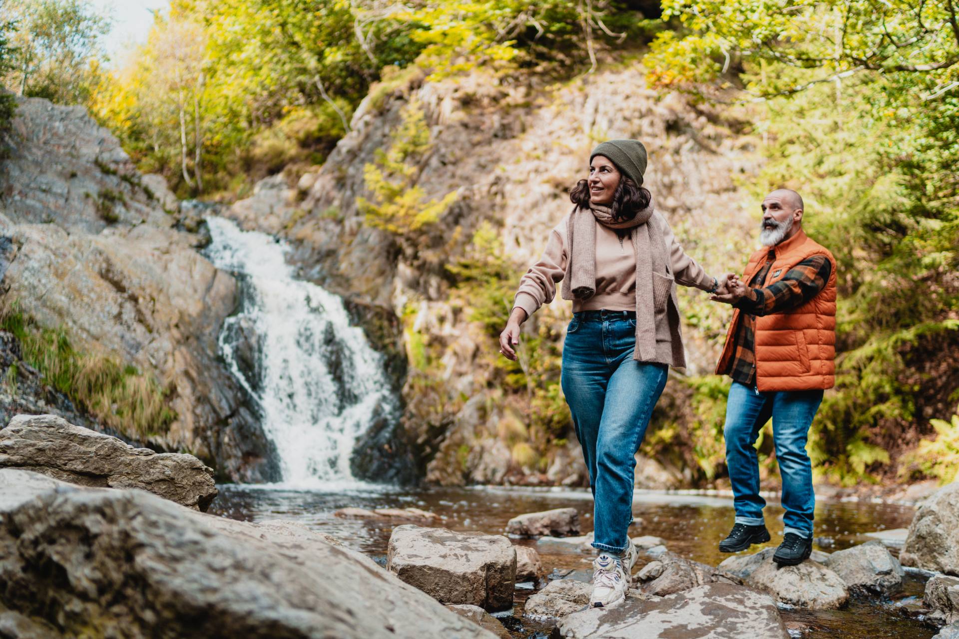 Découverte en couple de la cascade du Baheyon