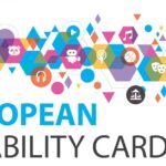 Logo de la European Disability Card (EDC) avec des hexagones colorés représentant divers domaines culturels et touristiques, tels que la musique, le théâtre, le sport, la nature et l’accessibilité.